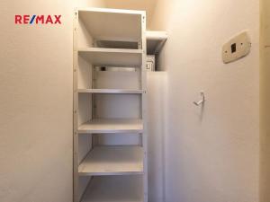 Pronájem bytu 3+1, Praha - Podolí, Jeremenkova, 80 m2