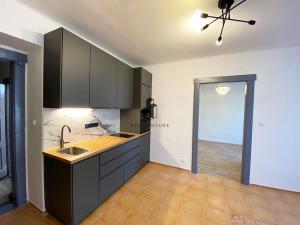 Pronájem bytu 2+kk, Praha - Žižkov, Radhošťská, 50 m2