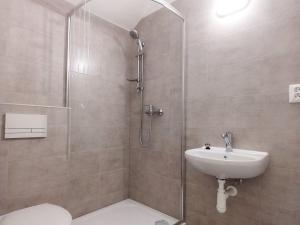 Pronájem obchodního prostoru, Brno - Husovice, Dukelská třída, 80 m2