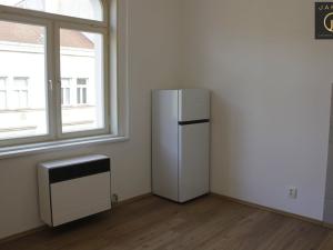 Pronájem bytu 2+kk, Praha - Vinohrady, Sarajevská, 45 m2