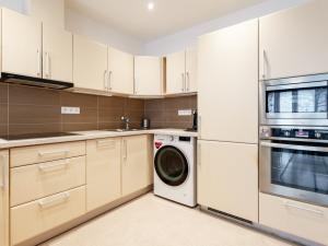 Prodej ubytování, Praha - Karlín, Kollárova, 54 m2