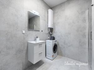 Pronájem bytu 2+kk, Praha - Kyje, Za černým mostem, 58 m2