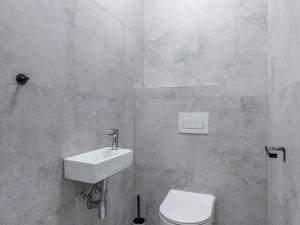 Pronájem bytu 2+kk, Praha - Kyje, Za černým mostem, 58 m2