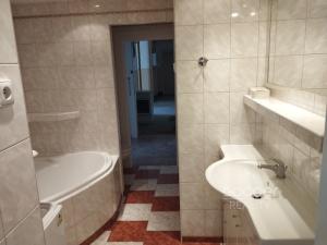 Pronájem bytu 2+kk, Praha - Žižkov, Jeseniova, 51 m2