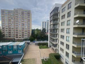 Pronájem bytu 3+kk, Praha, K Červenému vrchu, 75 m2