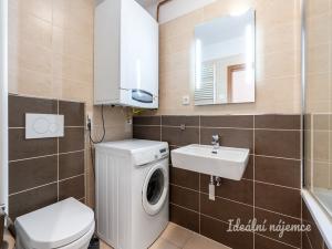Pronájem bytu 2+kk, Praha - Kyje, Břeclavská, 48 m2