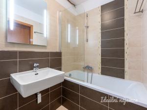 Pronájem bytu 2+kk, Praha - Kyje, Břeclavská, 48 m2