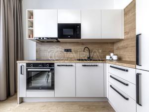 Pronájem bytu 1+kk, Praha - Karlín, Pobřežní, 32 m2