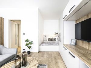 Pronájem bytu 1+kk, Praha - Karlín, Pobřežní, 32 m2