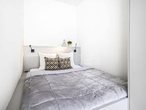 Pronájem bytu 1+kk, Praha - Karlín, Pobřežní, 32 m2
