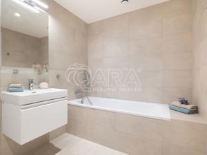 Pronájem bytu 1+kk, Praha - Karlín, Pobřežní, 32 m2