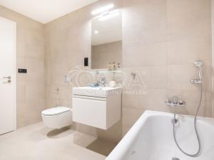 Pronájem bytu 1+kk, Praha - Karlín, Pobřežní, 32 m2