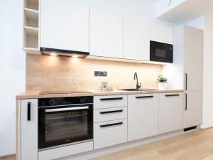 Pronájem bytu 1+kk, Praha - Karlín, Pobřežní, 31 m2
