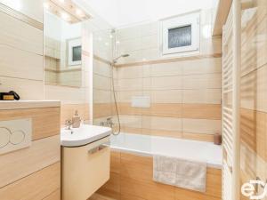 Prodej bytu 2+kk, Praha, Pod Kavalírkou, 44 m2