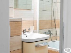 Prodej bytu 2+kk, Praha, Pod Kavalírkou, 44 m2