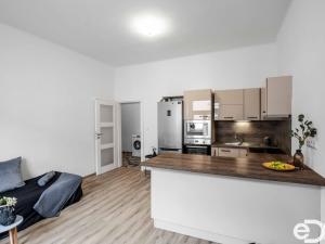 Prodej bytu 2+kk, Praha, Pod Kavalírkou, 44 m2