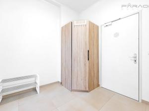 Pronájem bytu 1+kk, Praha - Vršovice, 28. pluku, 37 m2