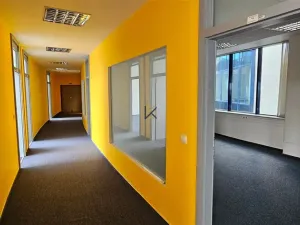 Pronájem kanceláře, Nupaky, okres praha-východ, 555 m2