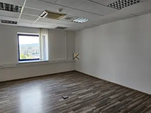 Pronájem kanceláře, Nupaky, okres praha-východ, 555 m2