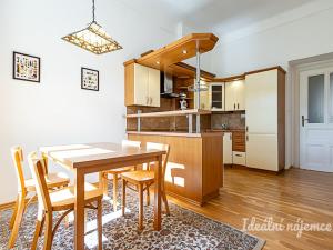 Pronájem bytu 2+1, Praha, Slavíkova, 77 m2