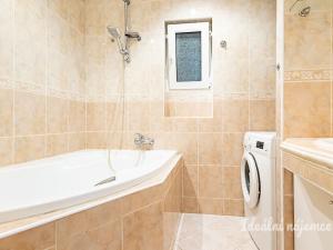 Pronájem bytu 2+1, Praha, Slavíkova, 77 m2