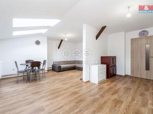 Prodej činžovního domu, Studená, nám. Sv. J. Nepomuckého, 229 m2