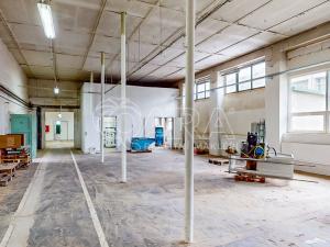 Prodej skladu, Luby, 1700 m2