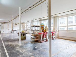 Prodej skladu, Luby, 1700 m2