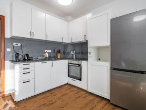 Prodej bytu 2+kk, Jesenice, Cedrová, 66 m2