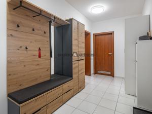 Prodej bytu 2+kk, Jesenice, Cedrová, 66 m2