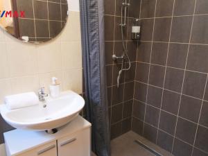 Pronájem bytu 1+kk, Hradec Králové - Nový Hradec Králové, Pod Zámečkem, 40 m2
