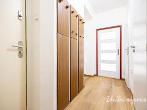 Pronájem bytu 2+1, Praha - Vršovice, náměstí Svatopluka Čecha, 58 m2