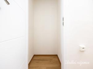 Pronájem bytu 2+1, Praha - Vršovice, náměstí Svatopluka Čecha, 58 m2