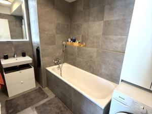 Pronájem bytu 2+kk, Praha - Modřany, Zlochova, 54 m2