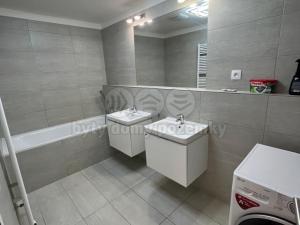 Pronájem bytu 3+kk, Praha - Vysočany, Strnadových, 87 m2