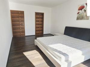 Pronájem bytu 3+1, Průhonice, U Hájovny, 104 m2