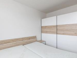 Pronájem bytu 2+kk, Praha - Horní Měcholupy, Mantovská, 67 m2