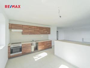 Prodej rodinného domu, Vinařice, 494 m2