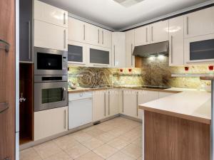 Prodej rodinného domu, Praha - Kolovraty, V louce, 495 m2