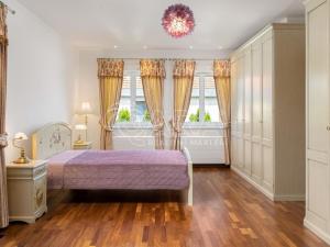 Prodej rodinného domu, Praha - Kolovraty, V louce, 495 m2