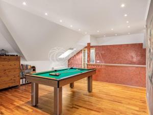 Prodej rodinného domu, Praha - Kolovraty, V louce, 495 m2