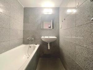 Pronájem bytu 2+kk, Praha - Vysočany, Freyova, 56 m2
