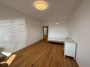 Pronájem bytu 2+1, Praha - Střešovice, Střešovická, 54 m2