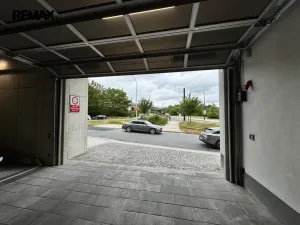 Pronájem garážového stání, Praha - Libeň, Primátorská, 2590 m2