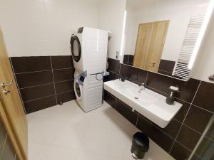 Pronájem bytu 3+kk, Praha, Thomasova, 87 m2