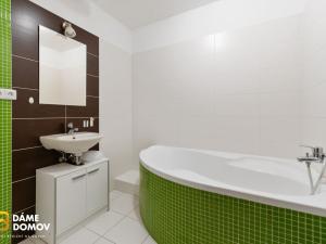 Pronájem bytu 2+kk, Zlín, Pod Křiby, 56 m2