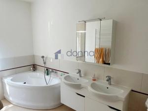 Pronájem bytu 2+1, Praha, Na Konvářce, 77 m2