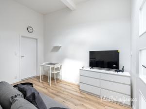 Pronájem bytu 2+kk, Praha - Kyje, Za černým mostem, 37 m2