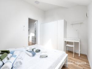 Pronájem bytu 2+kk, Praha - Kyje, Za černým mostem, 37 m2