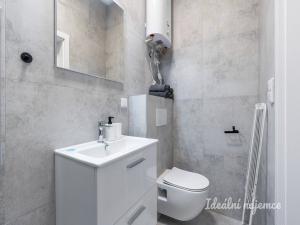 Pronájem bytu 2+kk, Praha - Kyje, Za černým mostem, 37 m2